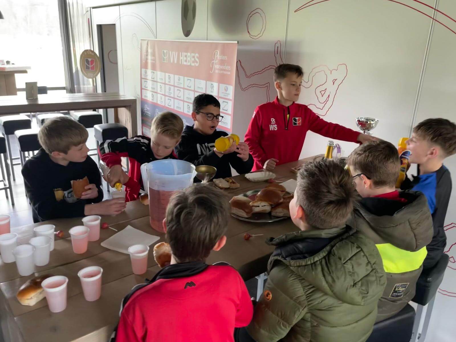 VV HEBES JO12-1 ongeslagen kampioen in de 3e fase en winnaar van het PeelPartners Paastoernooi in Asten