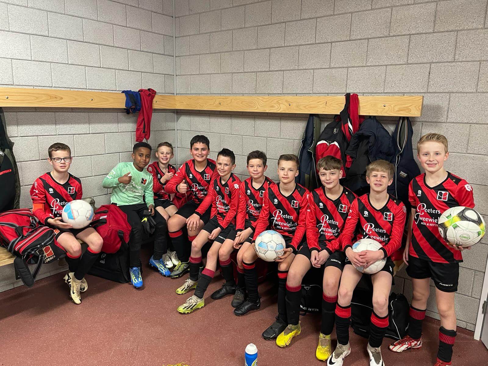 VV HEBES JO12-1 ongeslagen kampioen in de 3e fase en winnaar van het PeelPartners Paastoernooi in Asten