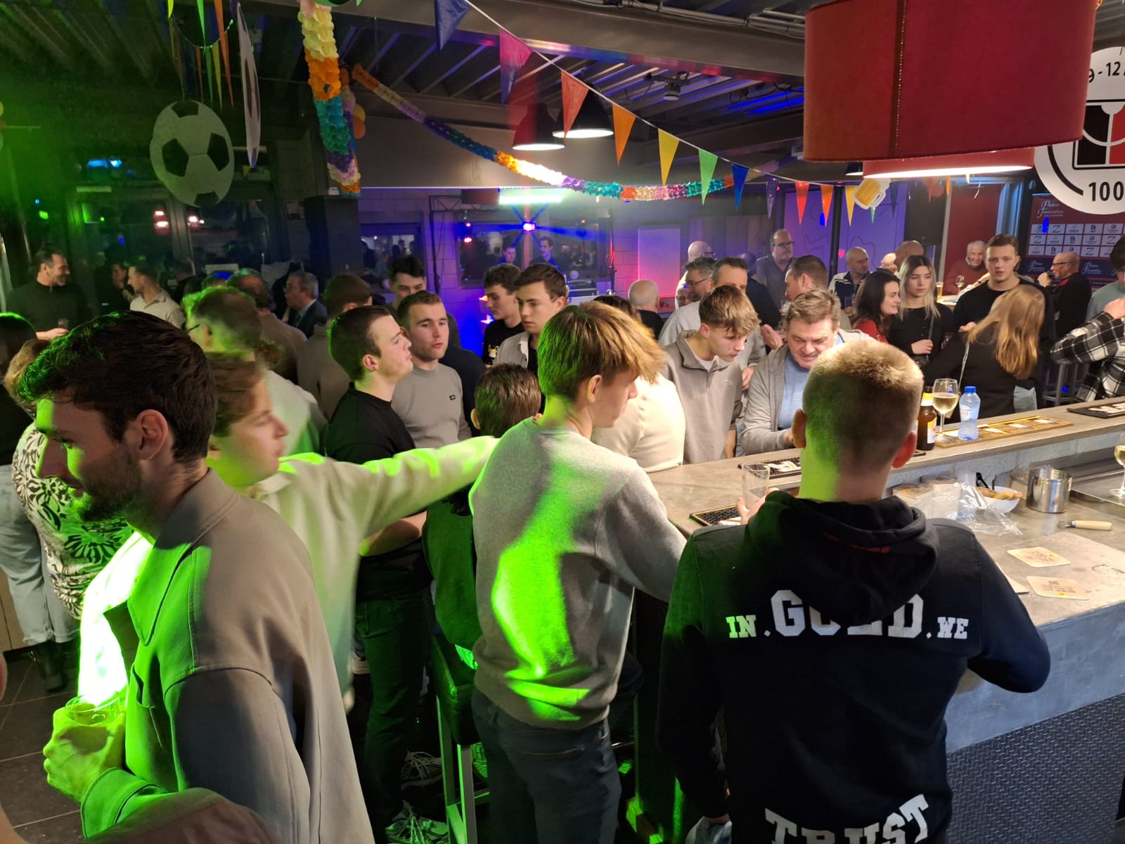 Jubileumboek 100 jaar VVHEBES afhalen of kopen